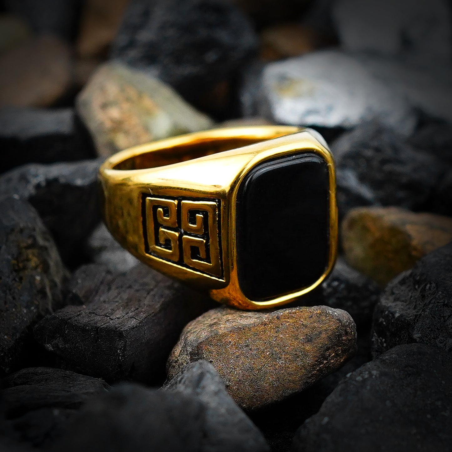 Black Stone Meander Ring-316L