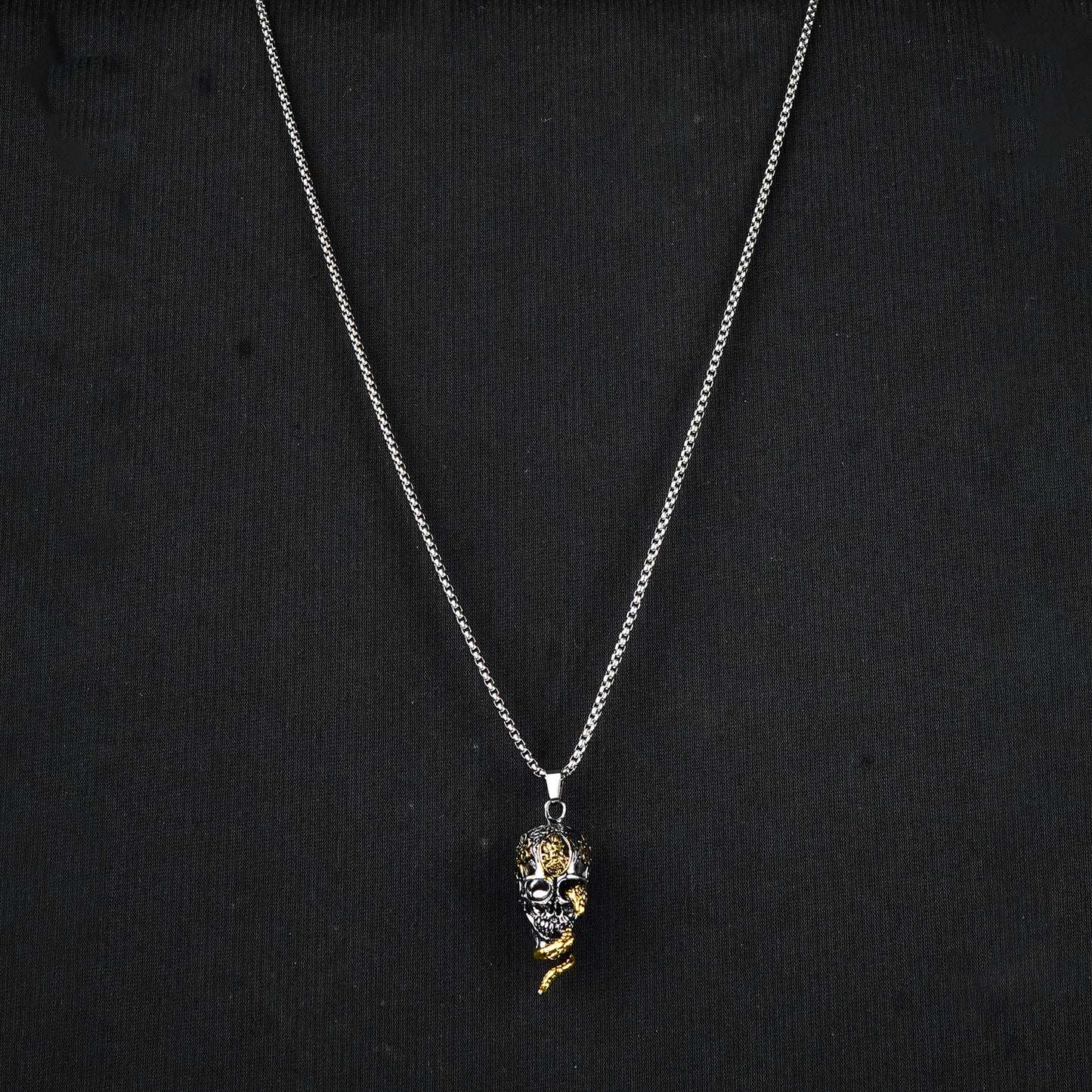 Venom Skull pendant with silver Roundcut chain -316L