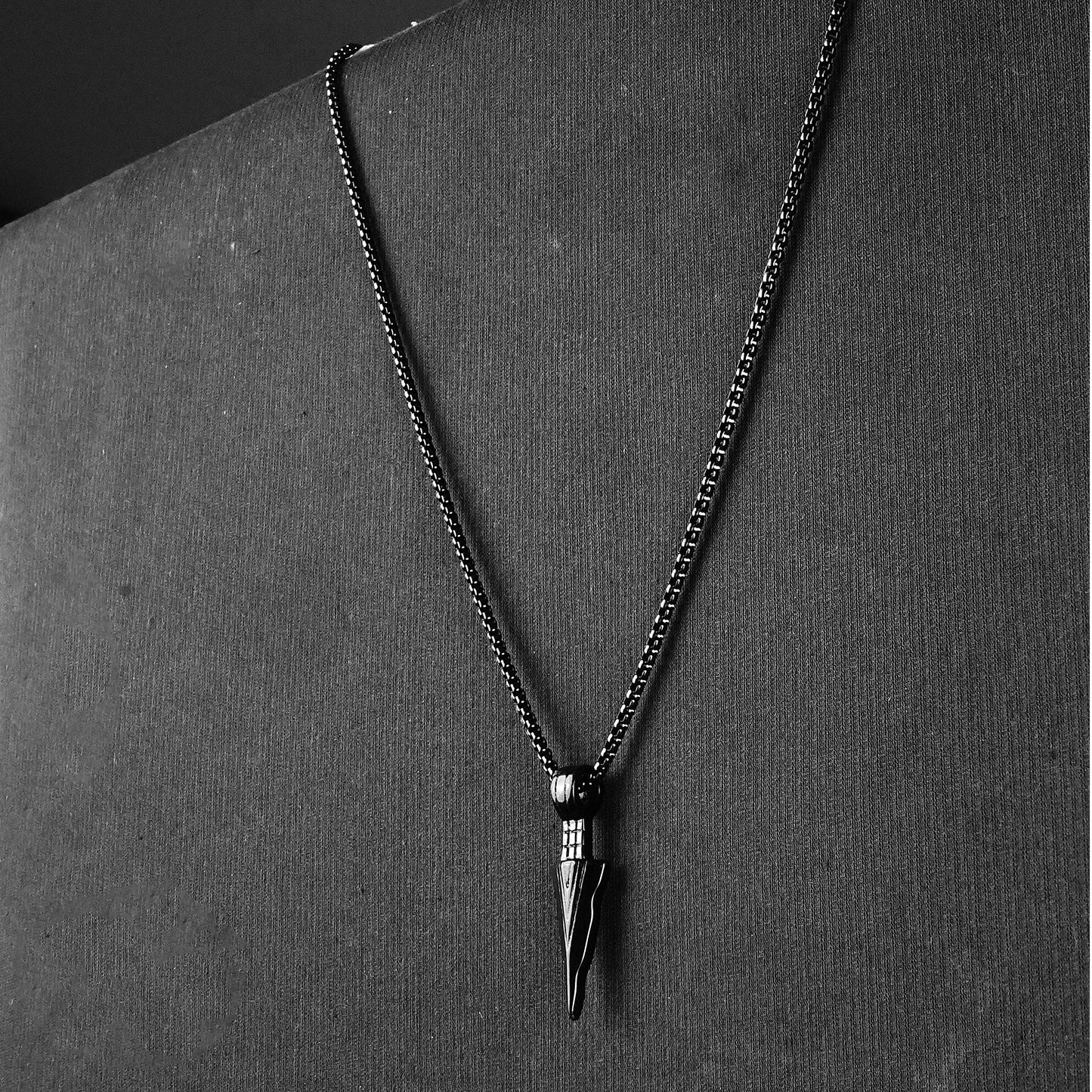 Black Arrow pendant with Black Roundcut chain -316L