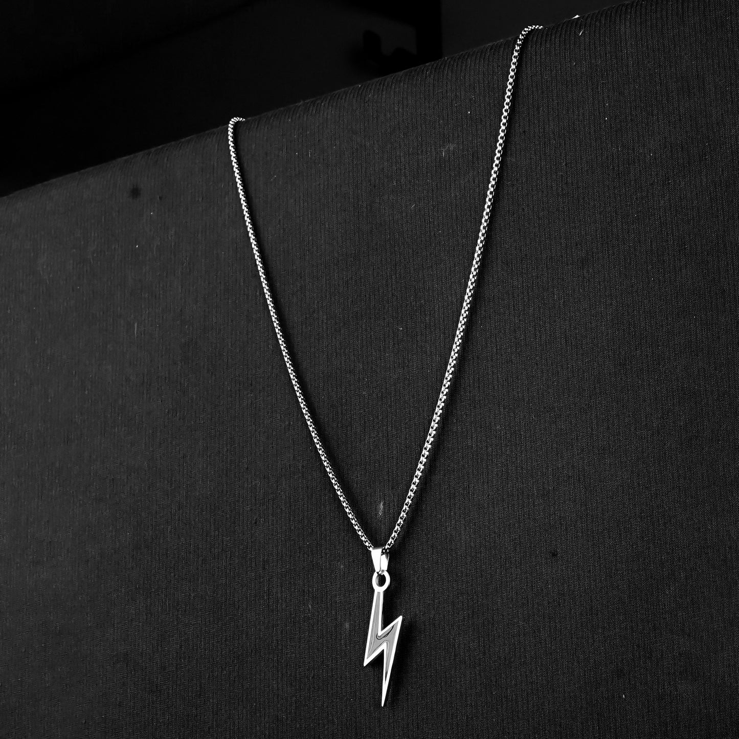 Flash pendant with silver Roundcut chain -317L