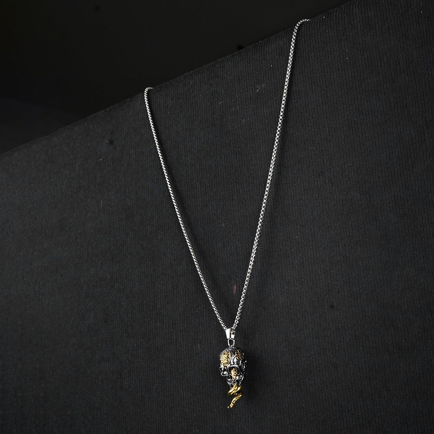 Venom Skull pendant with silver Roundcut chain