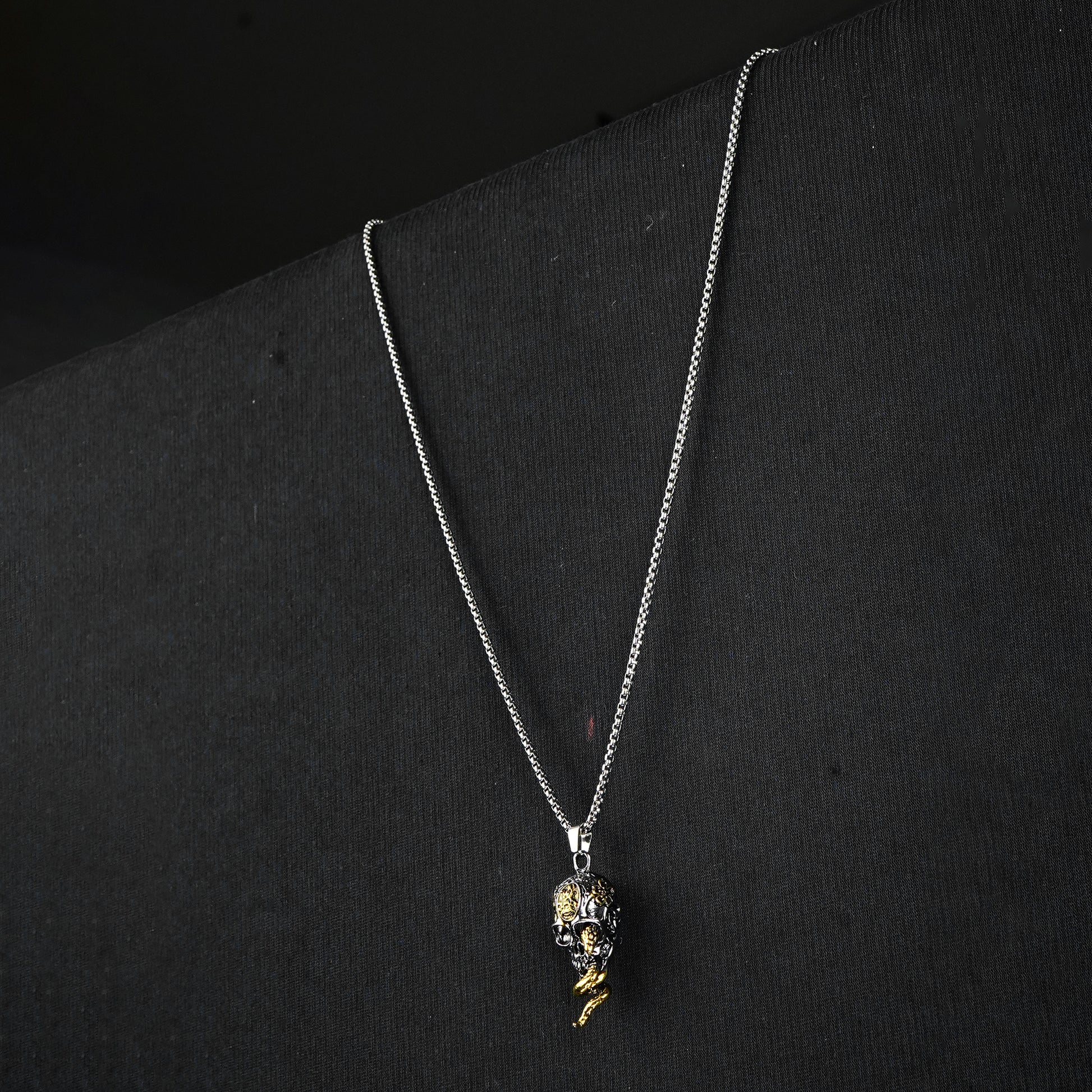 Venom Skull pendant with silver Roundcut chain